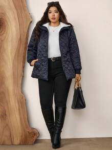 Zelara Abrigo acolchado de polar con estampado de diamante azul marino para mujer de talla grande, chaqueta y parka de invierno gruesa, chaqueta con capucha y cremallera completa acolchada y resistente al agua, chaqueta de invierno de manga larga resistente al viento y al agua, con bolsillos, ropa de moda para mujer de talla grande, abrigo de borreguillo de polar largo y cálido para el invierno