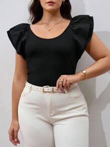 SHEIN Clasi Camiseta casual de talla grande con bajo con volantes, color liso, parte superior casual para mujer, ropa de mujer, blusas de verano, ropa bohemia de verano para mujer, ropa de playa, blusas de verano, conjuntos de verano para mujer, atuendo de concierto para mujer, ropa de mujer bohemia
