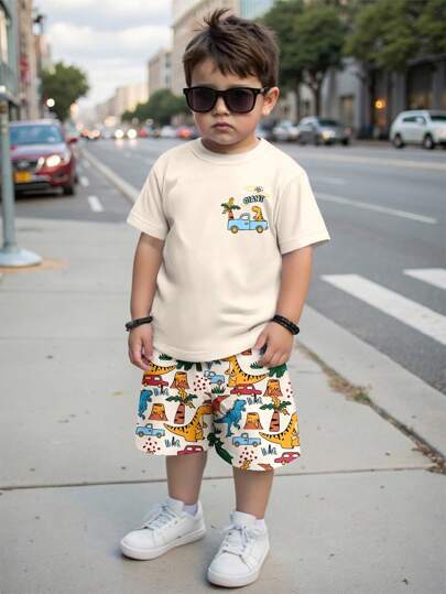 SHEIN 2 件套休闲可爱恐龙公园印花圆领短袖 T 恤和短裤套装男童，适合夏季