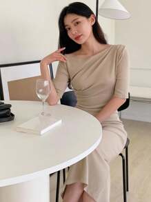 DAZY 女士斜肩腰褶中长裹身连衣裙 - 卡其色 - 查看 4
