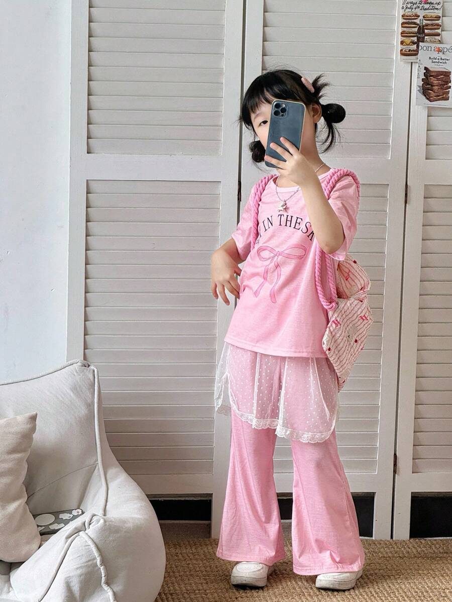 SHEIN 2 件套女童可爱英文字母和蝴蝶结印花 T 恤 + 喇叭裤时尚套装,舒适韩式春夏 - 粉色 - 查看 1