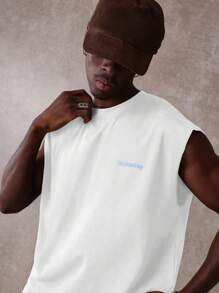 SUMWON 仅限会员 无袖棉质背心 休闲夏季肌肉 T 恤 街头时尚合身短款背心 带有淡蓝色徽标文字