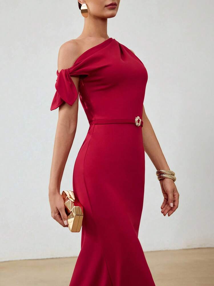 KNOT ASYMMETRICAL SHOULDER RHINESTONE METAL BELTED LONG DRESS