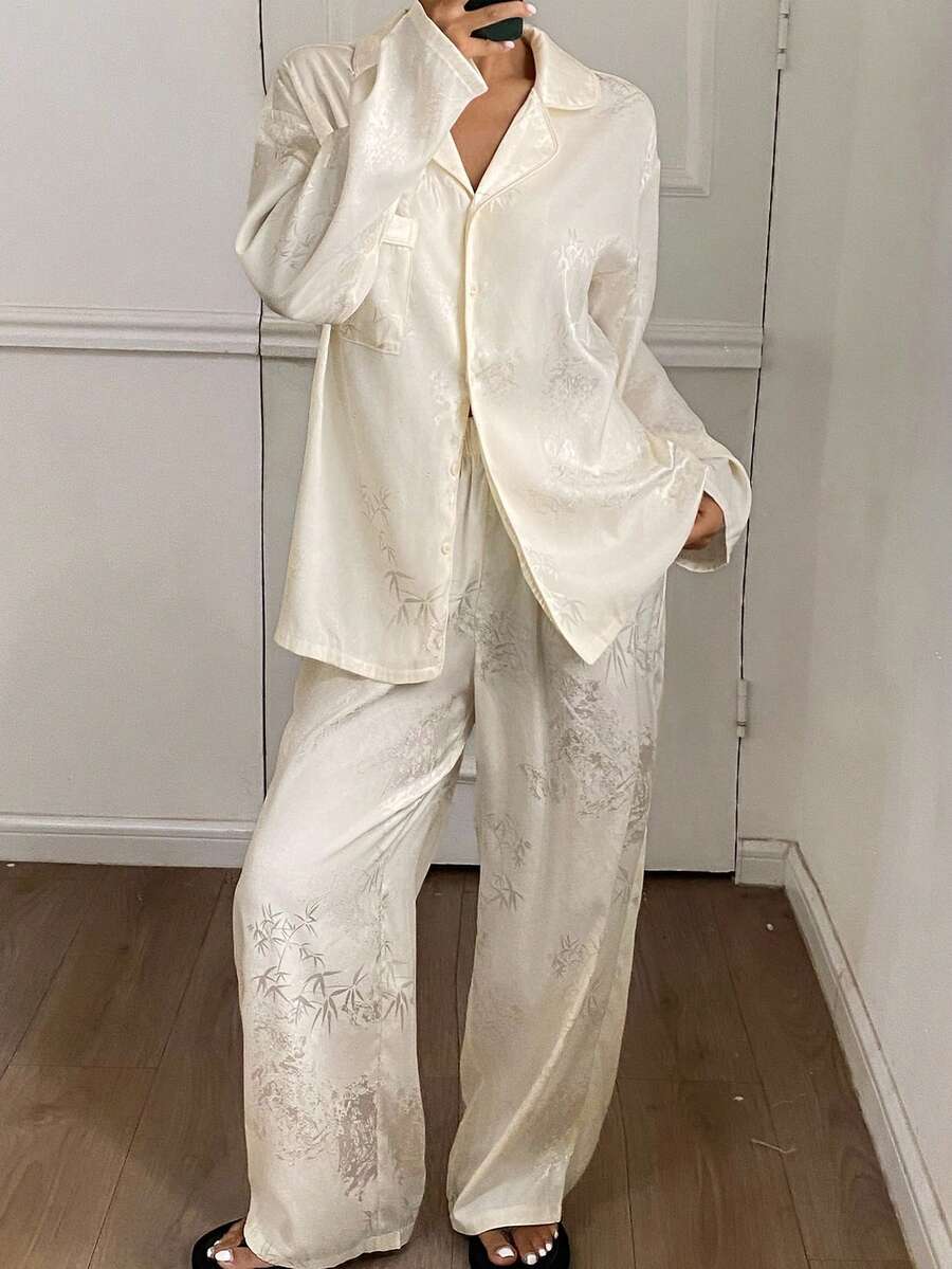 DAZY Bộ đồ ngủ vải satin jacquard họa tiết lá tre phong cách Trung Hoa thu đông - Màu be - Xem 1