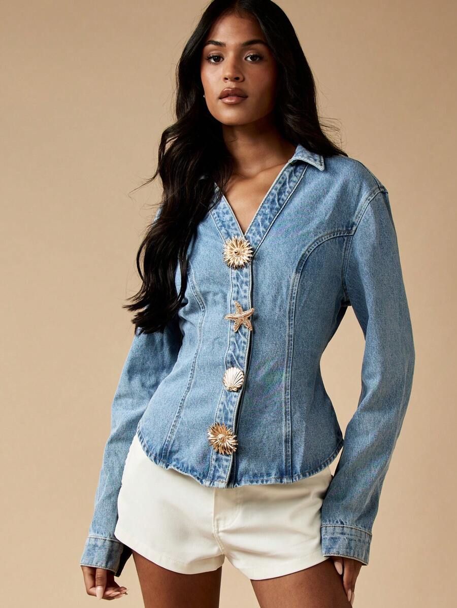 MISSGUIDED 牛仔夹克，贝壳海星金色纽扣细节，合身收腰长袖休闲时尚春夏沙滩装上衣 - 淺色水洗藍 - 查看 1
