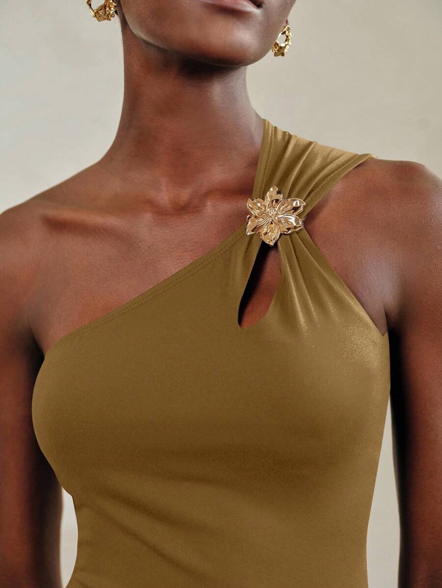 Arave 女士夏季卡其色镂空金属扣装饰吊带背心上衣，单肩上衣，女士金色上衣，女士正装上衣，3D花朵上衣，女士优雅上衣 - 橄欖綠 - 查看 1