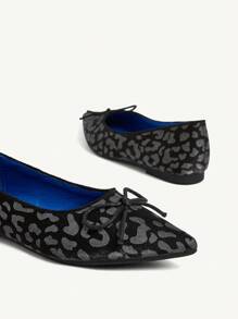 CUCCOO CHICEST 女式尖头绒面交叉绑带弹性一脚蹬平底软底休闲乐福鞋 - 銀色 - 查看 10