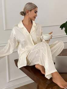 DAZY Bộ đồ ngủ vải satin jacquard họa tiết lá tre phong cách Trung Hoa thu đông - Màu be - Xem 3