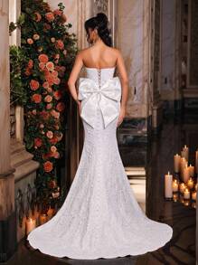 Glamrae Váy Maxi đuôi cá trễ vai bằng vải satin jacquard màu trắng thanh lịch, xẻ tà cao, có thể điều chỉnh dây buộc phía sau, trang trí nơ, thích hợp cho lễ tốt nghiệp, đám cưới, bãi biển, vườn, lễ nhà thờ ngoài trời - trắng - Xem 2