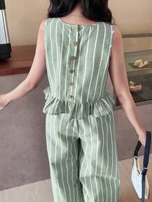 SHEIN Bộ áo không tay sọc xanh lá cây và trắng có cúc gỗ và quần ống đứng cho bé gái tuổi teen, trang phục ngày lễ thường ngày. Thích hợp cho kỳ nghỉ xuân/hè, tiệc tùng, thanh lịch, trở lại trường, dễ thương, dã ngoại ngoài trời cùng gia đình và mặc hàng ngày. - Màu xanh Bạc hà - Xem 5