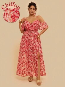 SHEIN VCAY 大码女式粉色碎花雪纺连衣裙，细肩带露肩松紧腰前开衩雪纺连衣裙