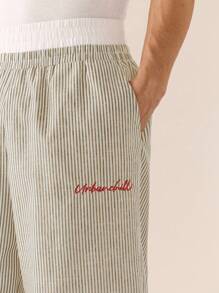 Manfinity VCAY Pantalones rectos de hombre con cintura con cordón, estampado de rayas y parches, de uso diario, corte holgado, para otoño - Mostaza Amarilla - Ver 5