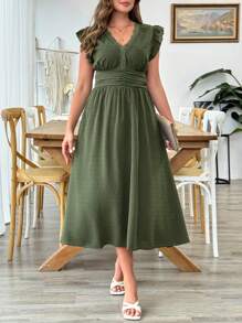 Flirla Plus Size Women Elegant Jacquard Flounce Sleeve V-Neck Waist Fitted Long Dress - Green - View 3