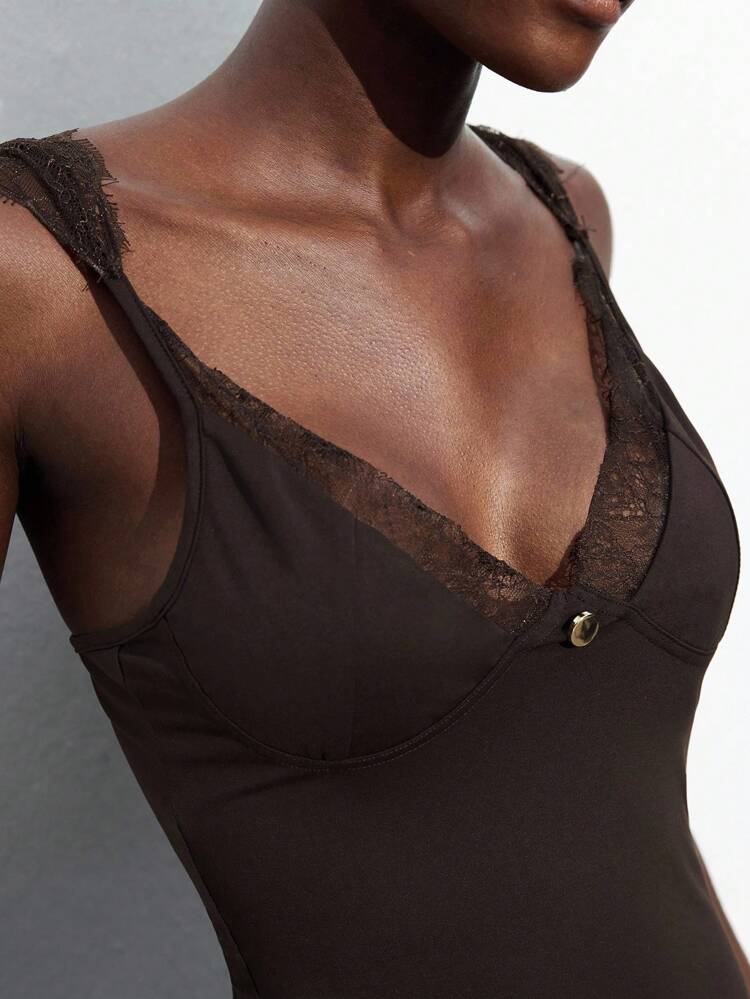 SHEIN Maija Lace Patchwork Decorated Slim Fit Cami Top For Women, Comfortable, Skin-Friendly, Elegant, Versatile For Occasions Like Easter, Music Festivals, Graduation Brunch, Fashionable Open Shoulder Top, Suitable For Business Casual, Beach Vacation, Autumn St Patrick's Day Women Easter Summer Easter Women Party Top Beach Summer Holiday Each Vacation Summer Going Out Graduation