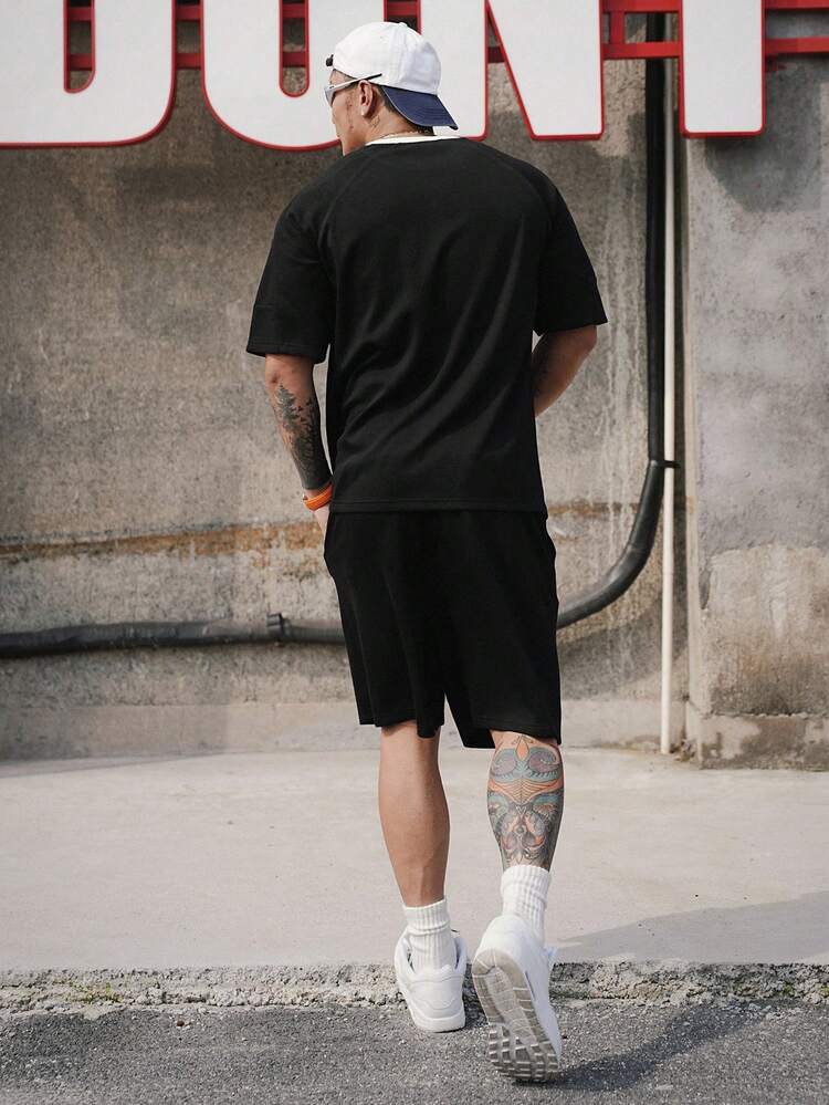 Men's Letter Print Color Block Tape Accent Black T-Shirt Set For Summer