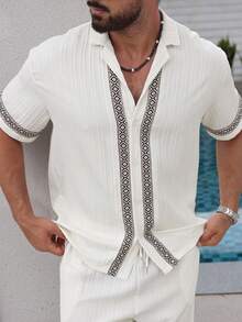 Manfinity CasualCool Herrskjorta med geometriskt tryck och kortärmad avslappnad klädsel - Aprikos - Visa 1