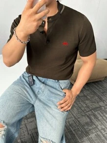Manfinity BRENVOR 男士夏季休闲时尚纽扣式 Polo 衫 - 咖啡棕 - 查看 2