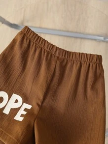 SHEIN 2 件套男童可爱休闲运动韩版风格棕色字母印花领短袖上衣和短裤套装，夏季 - 棕色 - 查看 8