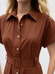 BizChic Vestido de largo medio, cuello de camisa, apertura frontal, botones de un solo pecho, cinturón de cintura ajustable de la misma tela, manga corta, elegante minimalista casual, vacaciones, fiesta, cita, invitada a boda, Día de la Independencia, temporada de graduación, festival de música, estilizante, versátil, de alta gama, reunión social de verano, salida - Café integral - Ver 4