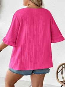 SHEIN CURVE+ 大码女式夏季衬衫，荷叶边短袖宽松下摆休闲上衣，适合日常/度假海滩毕业茶会 - 玫紅色 - 查看 2