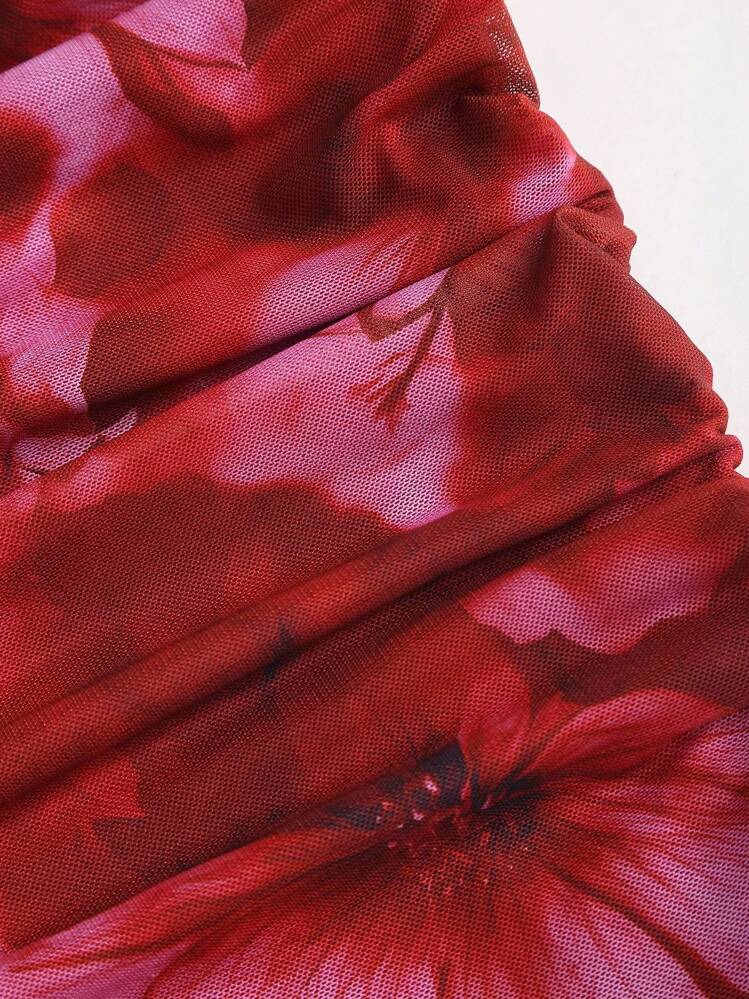 Sweetra Vestido mini con diseño impreso de espalda abierta, decoración metálica en la cintura y vuelo - Rojo - Añade 5