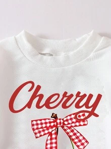 SHEIN Playful Pals 2 件套年轻女孩休闲樱桃蝴蝶结印花针织运动衫和牛仔裤套装，适合秋季/春季