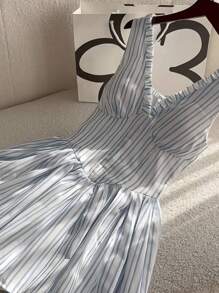 SHEIN LUNE 条纹 V 领褶饰 A 字腰优雅女式迷你连衣裙 - 藍色 - 查看 1