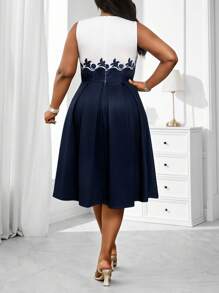 SHEIN Lady 春夏休闲优雅通勤办公室彩色针织圆领喇叭中长短袖大码连衣裙大码套装 - 彩色 - 查看 2