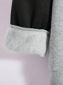 SHEIN 青少年男童休闲日常舒适撞色拼接Polo领半拉链针织卫衣，适合儿童服装、幼儿男童服装、返校季男童套装，适合生日派对、晚宴、演出、婚礼、洗礼、开幕式等场合，日常穿着舒适，适合上学、旅行、运动，厚绒面料，适合秋冬季返校季青少年服装及秋季穿搭。 - 彩色 - 查看 4