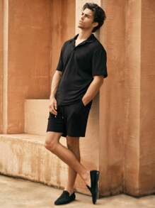 Manfinity VCAY Bộ 2 áo thun polo tay ngắn họa tiết jacquard màu trơn thường ngày cho nam Bộ quần áo ngắn mùa hè cho nam Bộ quần áo ngắn hai mảnh thường ngày cho nam Bộ đồ đi nghỉ màu đen cho nam Bộ quần áo ngắn màu đen cho nam Bộ đồ mùa hè cho nam - màu đen - Xem 4