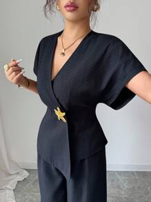 Modelyn 2 件女式华夫格针织黑色海星纽扣前短袖修身套装 - 黑色 - 查看 5