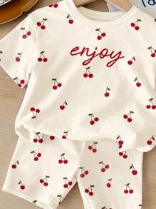 SHEIN Bianco crema, set casual di maglietta a maniche corte e pantaloncini con motivo a lettere e ciliegie semplici e dolci, adatto per casa, uscite, servizi fotografici per strada, picnic, all'aperto, vacanze, ritorno a scuola, outfit estivi per bambina, comodo e facile da indossare, strati autunnali per bambina, abbigliamento casual per bambina, abbigliamento grafico per bambina, ritorno a scuola, outfit con stampa di ciliegie per bambina, pigiami estivi per bambina, set casual per bambina - Multicolore - Visualizzare 5