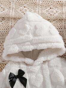 SHEIN Playful Pals 女婴3D蝴蝶结蓬松长袖连帽卫衣上衣和长裤两件套。3D蝴蝶结装饰，连帽长袖设计，简约时尚。无论是户外玩耍还是室内休闲，您的小宝贝都能成为全场焦点。 - 彩色 - 查看 6