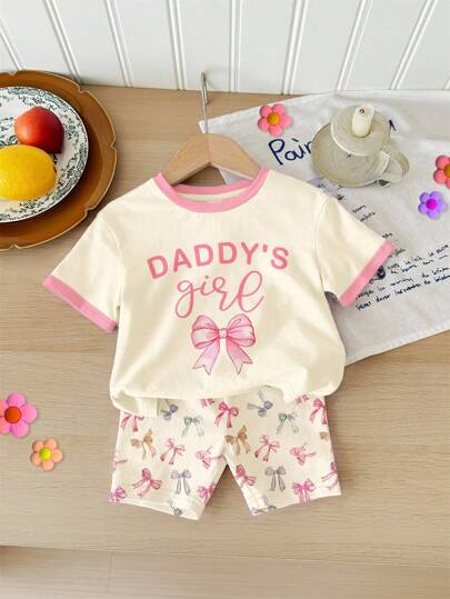 SHEIN Conjunto de camiseta de manga corta holgada de cuello redondo y pantalones cortos con estampado de lazos "Hija de papá" en color crema, conjunto de ropa de verano casual, cómoda y con capas para otoño para niñas, ropa gráfica casual, ropa de vuelta al colegio, ropa de otoño para bebé niña