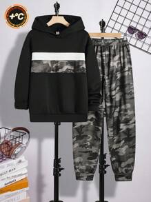 SHEIN 2 件青少年男孩休闲日常迷彩印花连帽运动衫和宽松慢跑裤套装 - 彩色 - 查看 6