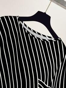 Franclia Asymmetrical Hem Casual Commuter Minimalist Women Blouse, Spring/Summer - Black and White - View 4