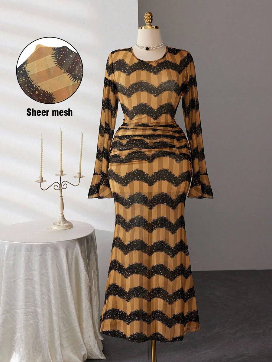 SHEIN Clasi 大码拼色条纹喇叭袖连衣裙 - 黑色 - 查看 1