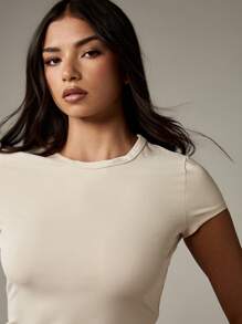 MISSGUIDED Fitted Crop Length Short Sleeve Basic Tee Minimalist Casual Everyday Essential Soft Jersey Knit Blouse For Summer Spring Wardrobe Staple - Beige - View 4