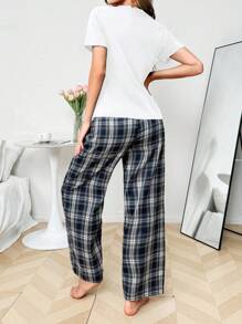 SHEIN 2件組休閒套裝：U領圖案短袖上衣搭配貼布印花長褲，格紋睡衣套裝 女款睡衣套裝 夏季睡衣套裝 女款居家服套裝 女款夏季睡衣 開學季 - 白色 - 查看 2