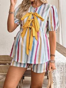 SHEIN طقم من قطعتين ملابس علوية واشورت للحوامل بياقة دائرية مزينة بفيونكة، بطبعات ملونة وخطوط ، كم قصير - متعدد الألوان - مشاهدة 5