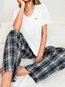 SHEIN 2件組休閒套裝：U領圖案短袖上衣搭配貼布印花長褲，格紋睡衣套裝 女款睡衣套裝 夏季睡衣套裝 女款居家服套裝 女款夏季睡衣 開學季 - 白色 - 查看 3