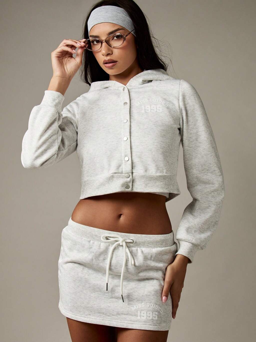 MISSGUIDED Set aus kurzem Hoodie mit Knopfleiste vorne und Minirock