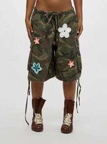 SUMWON WOMEN 钩针花朵贴布实用工装百慕大短裤军装风格长款棉质下装夏季度假节日装松紧腰带抽绳 - 軍綠色 - 查看 4