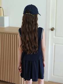 Completo casual e sportivo da ragazza preadolescente, composto da polo smanicata con contrasto di colori e gonna con stampa a ombrello, set di t-shirt versatile per uso quotidiano - Blu Navy - Visualizzare 5