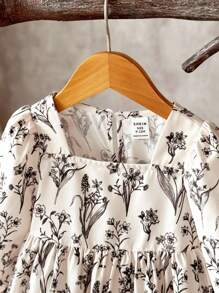 SHEIN 女婴休闲简约舒适方领泡泡袖碎花腰带连衣裙