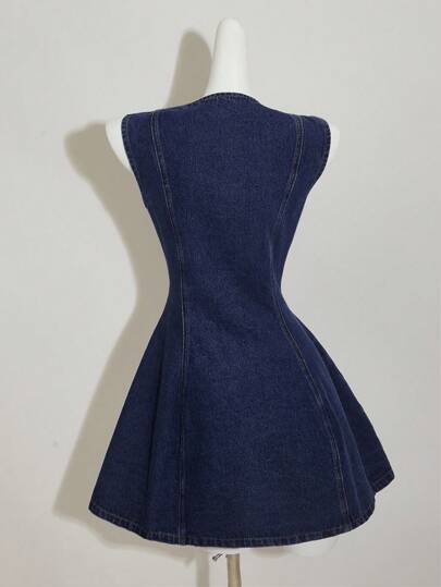 SHEIN MOD Vestido mini ajustado sin mangas de mezclilla para mujer, vestido de mezclilla azul con botones, vestido de mezclilla ajustado y acampanado para mujer