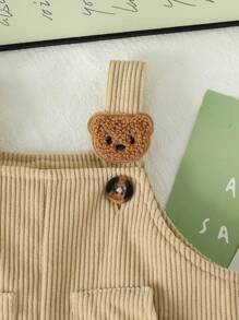 SHEIN 2 pezzi/set Camicia a maniche lunghe con colletto e pantaloni salopette con ricamo a testa d'orso sulla tasca, adatto per bambino unisex, adatto per primavera e autunno, uso quotidiano, viaggi, attività all'aperto, ritorno a scuola, abbigliamento neonato, salopette in velluto a coste per bambino, outfit autunnale per bambino 3M-3T, tutina per neonato, set tutina per neonato - Multicolore - Visualizzare 5