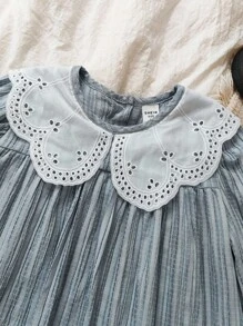 Vintaside Kids 适合春秋季的少女中长连衣裙，灰蓝色婴儿领和长袖，采用绉布编织面料制成，具有 A 字剪裁和松紧袖口。 - 淺灰色 - 查看 4