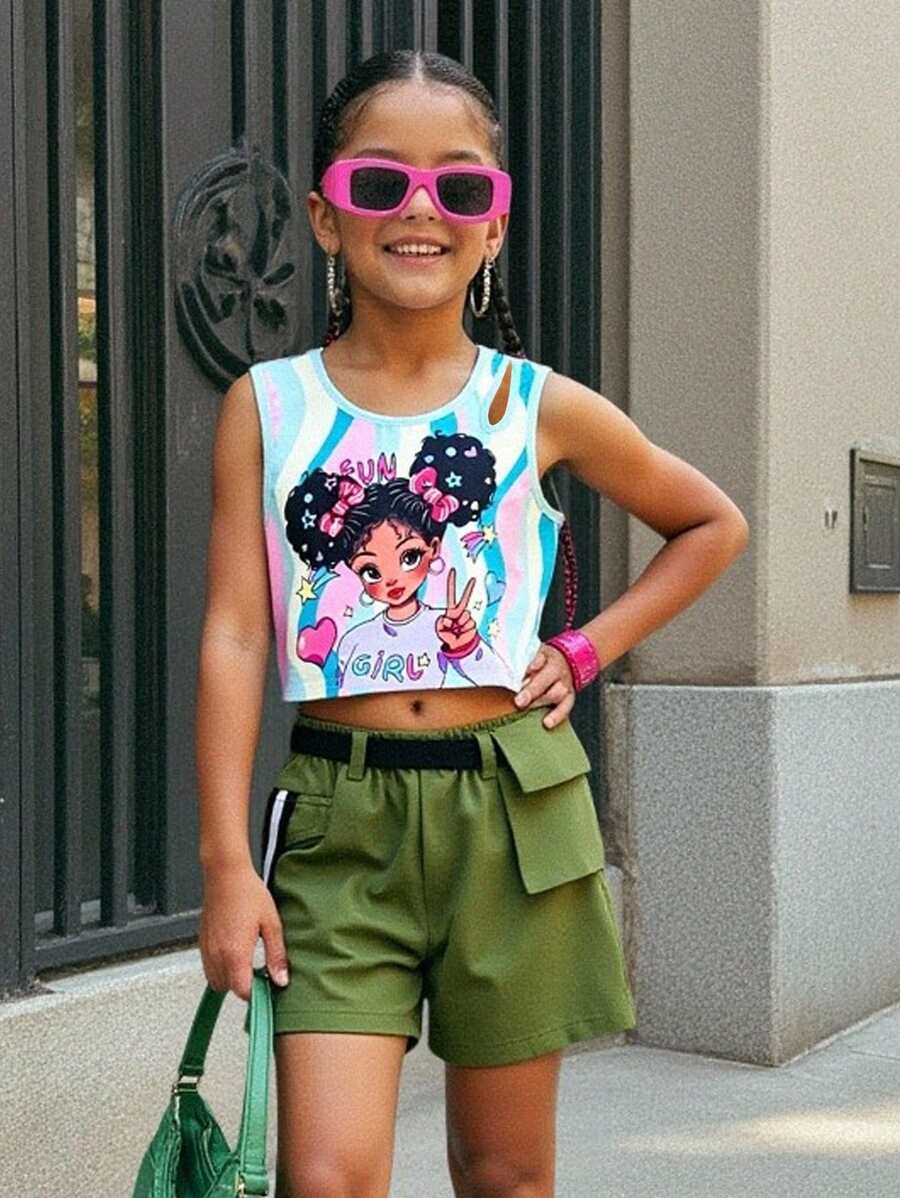 Zweiteiler bestehend aus Mädchen Strick-Trägertop mit niedlichem Muster und einfarbiger Webshorts