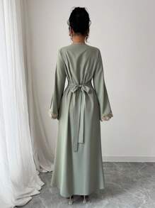 SHEIN PETITE رداء طويل نسائي بياقة على شكل حرف V ،أكمام طويلة متكشكشة ،ذو قصة فضفاضة ،صورة تركية لروب طويل ،عربي